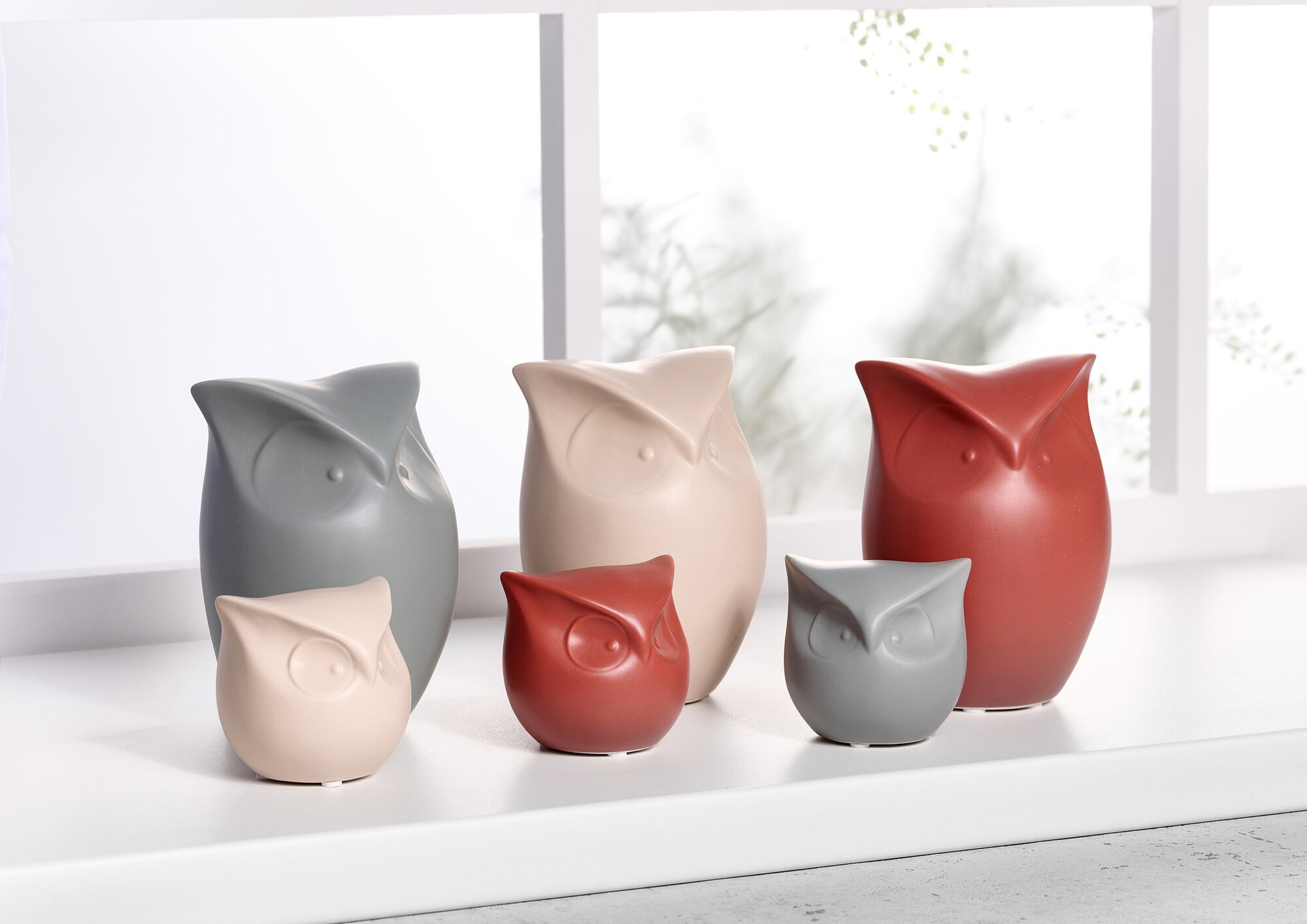 Keramik Eulenfiguren in Grau, Rot und Beige in zwei Größen