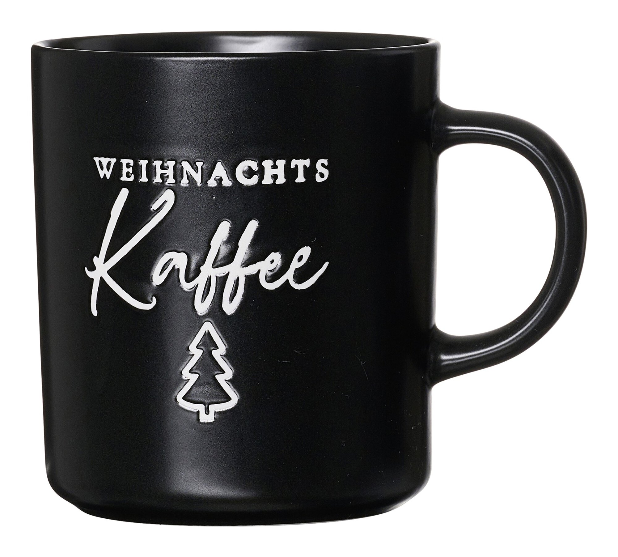 Schwarze Kaffeetasse mit weißer Aufschrift und Weihnachtsbau