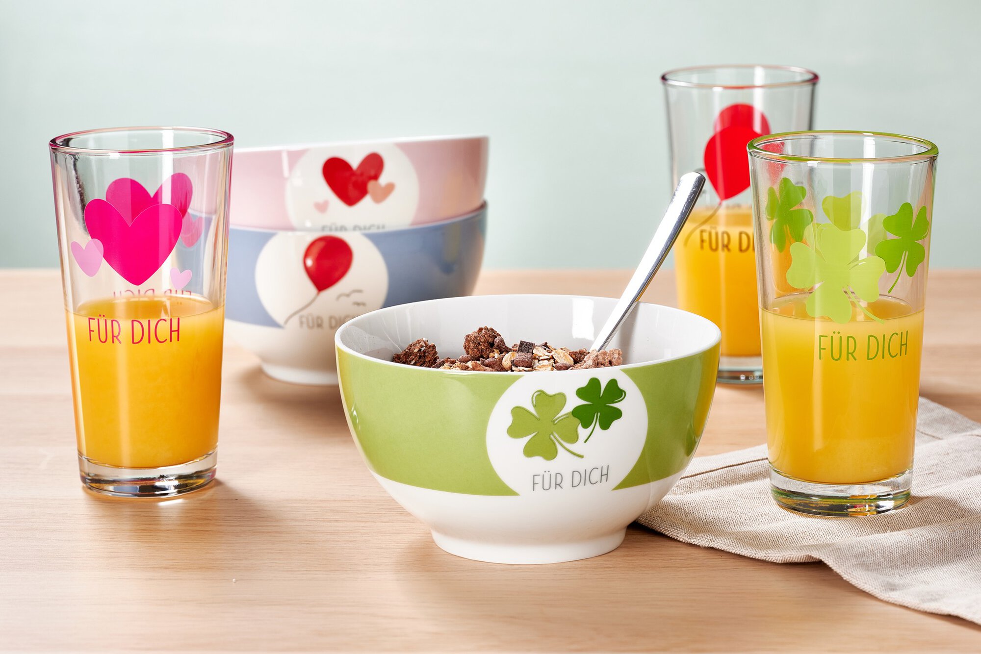 Frühstücksset mit Schalen und Gläsern mit Aufdruck Für Dich